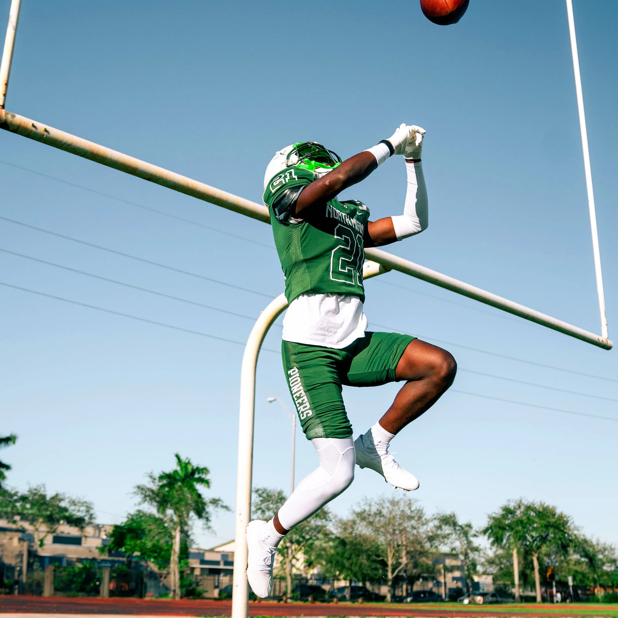 Basic White Football Pro Leg Sleeve